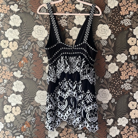 NWOT Lovers and friends Clark Dress size medium - Picture 7 of 7